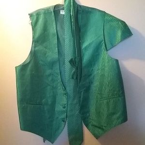 nwot MENS green striped vest set